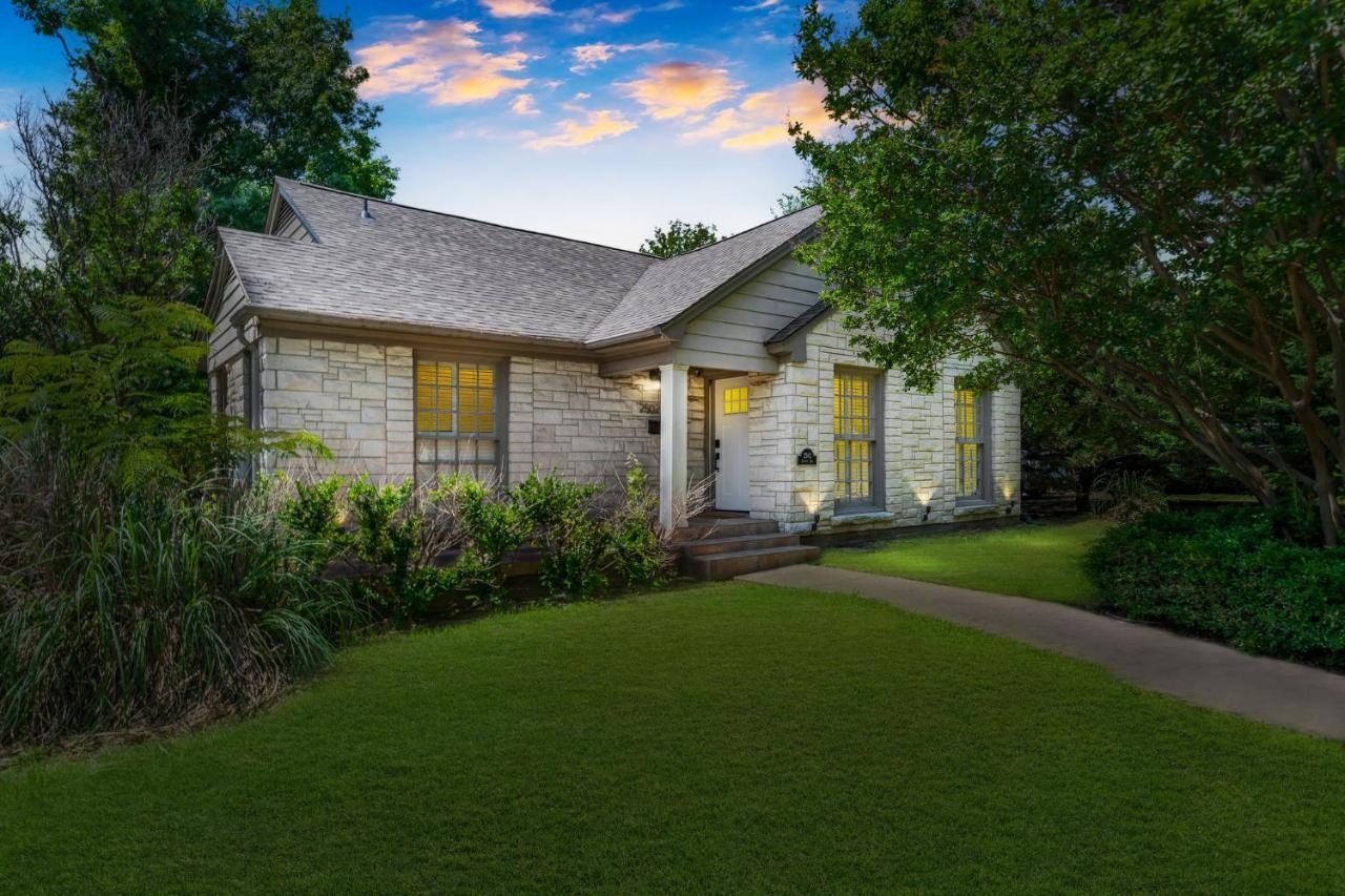 Sunset House - Luxury Pool And Hot Tub Retreat Villa Dallas Exterior foto